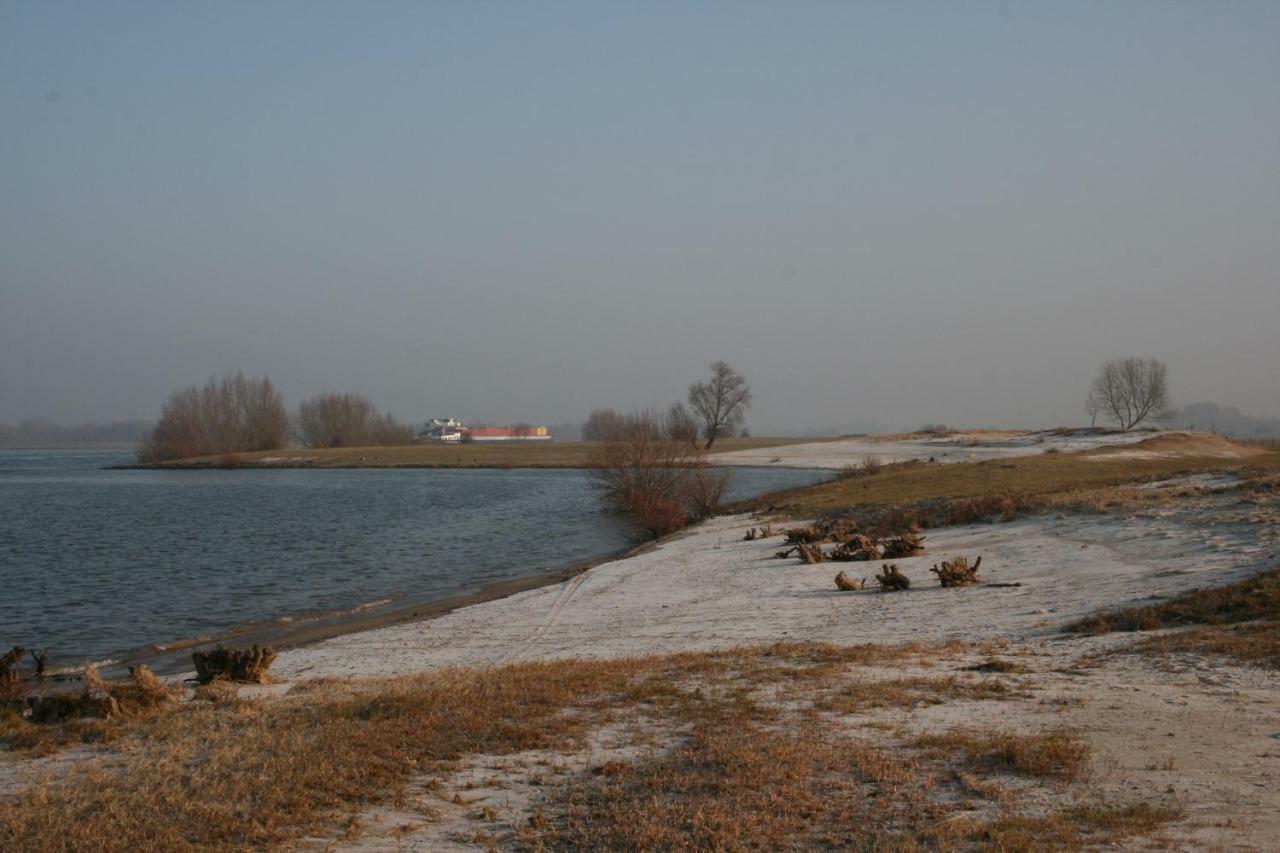 Unique Place On The River Waal Heerewaarden 외부 사진